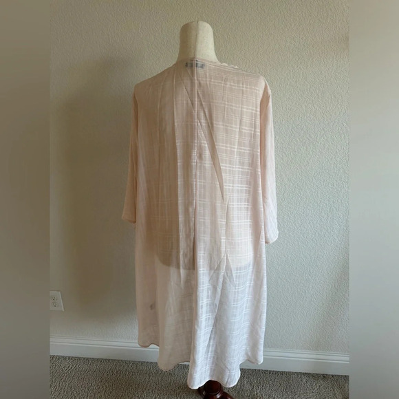 TORRID Light Peachy pink Plaid Chiffon Kimono- Size 0 - Picture 4 of 7